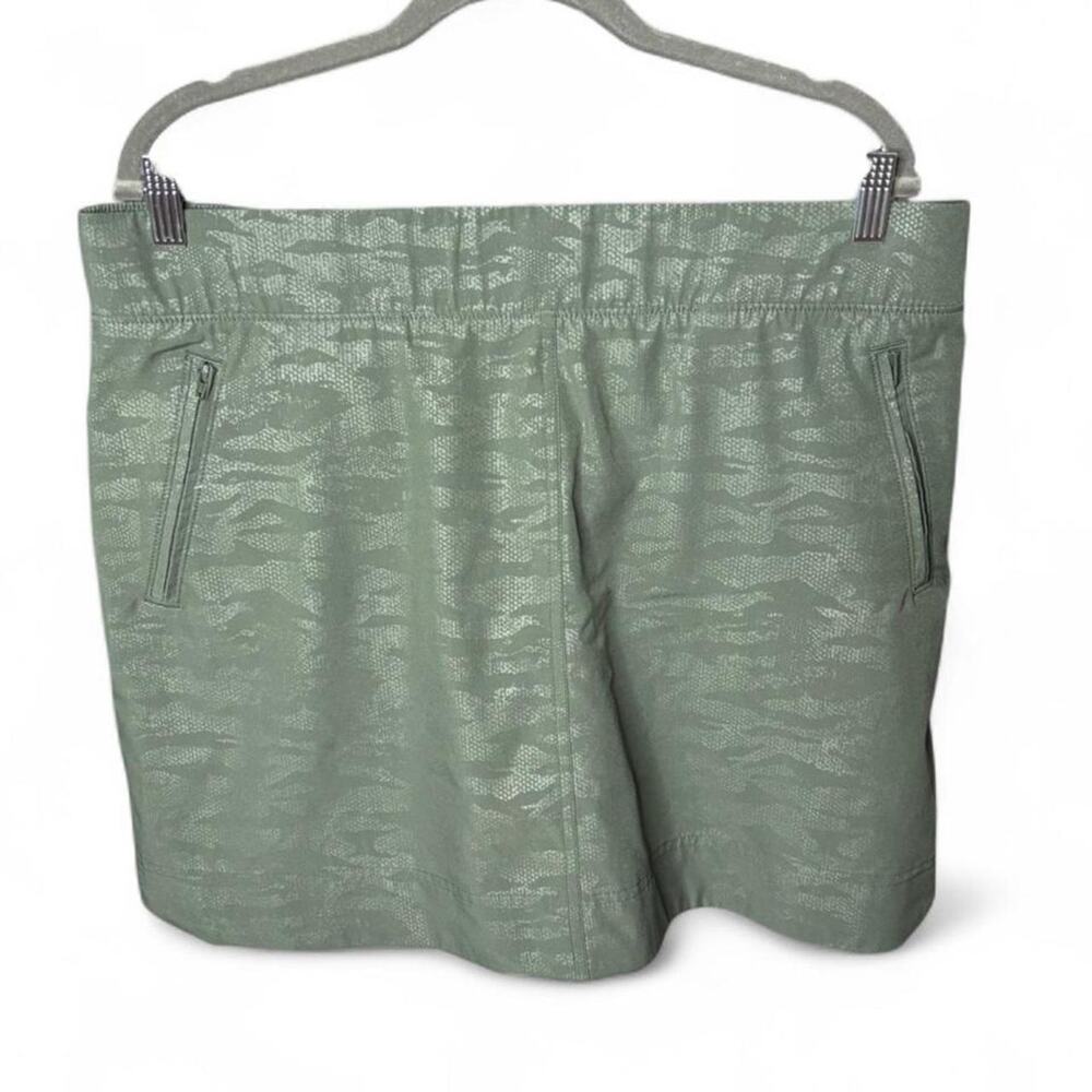 Orvis Classic Collection Green Embossed Camo Travel Skort XL Zipper Pockets